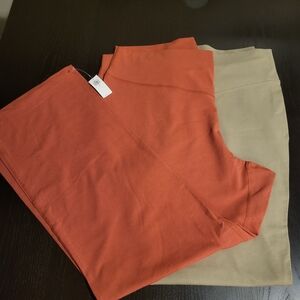 3Pairs! Old Navy Women's Leggings - 3 Pack! Full length x2 & Capri x1